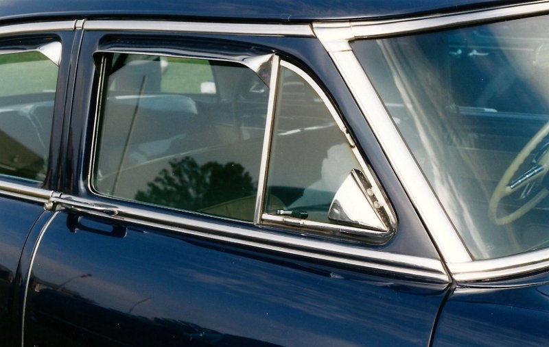 SCAN1162-001.JPG - Dudley Morrison's Packard vent window has a rain catcher