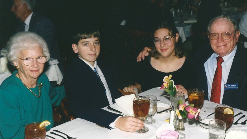 SCAN1166-001.JPG - Ardell and Stan Eckenroth with Plantation singers