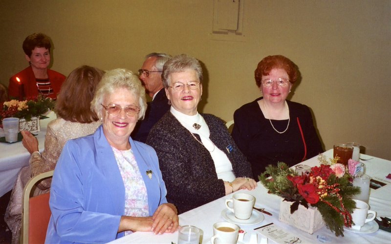 img325-001.JPG - Lore Stoltzfus, Ginny Hummer, Freda Jenkins