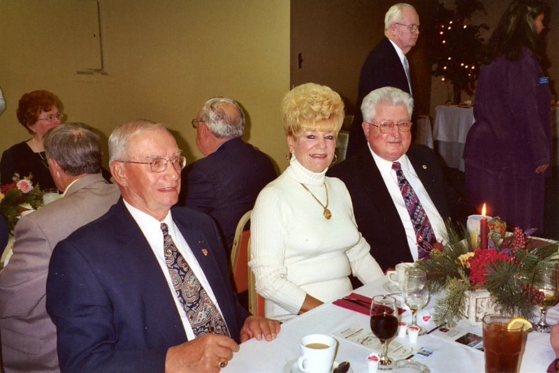 img328-001.JPG - Lee Fothergill??, Ursula and Doug Strother