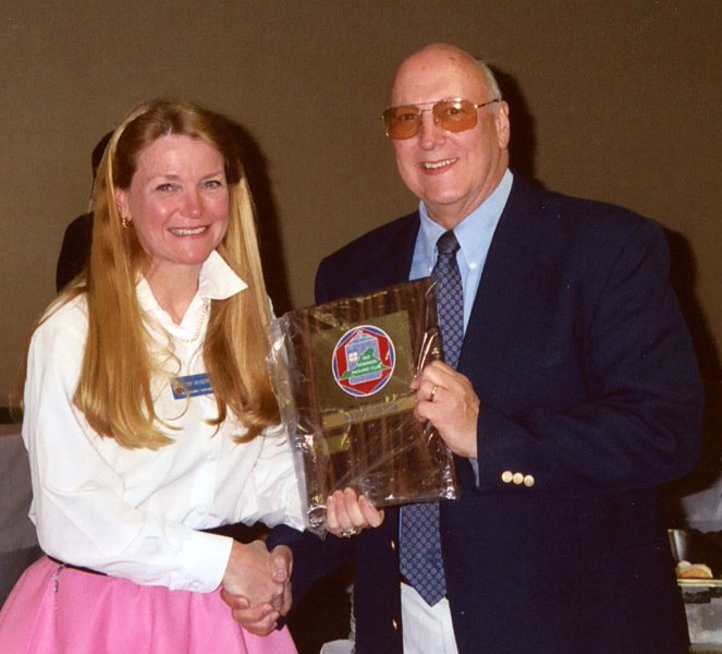 img356-001.JPG - Lynn Rogerson presents plaque and 1st Junior chip to Terry Benson