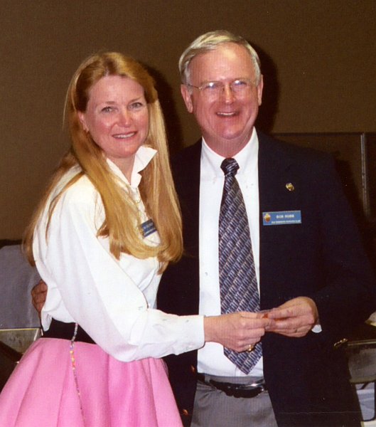 img360-001.JPG - Lynn Rogerson presents a Senior chip to Bob Robb