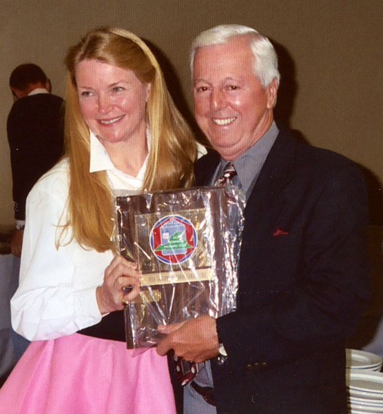 img367-001.JPG - Lynn Rogerson presents a plaque and 1st Junior chip to Paul Teets