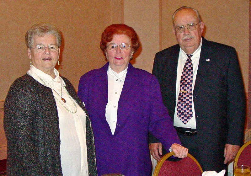 DSC02719_edited.JPG - Ginny Hummer, Freda and Dave Jenkins