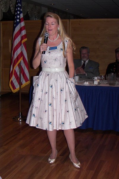 100_2139.jpg - Lynn describes her vintage outfit