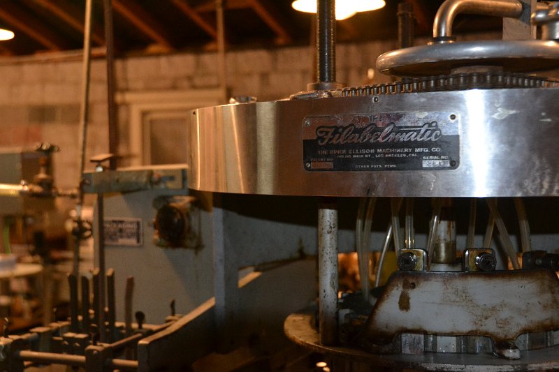DSC_0057.JPG - Automatic bottle filler machine