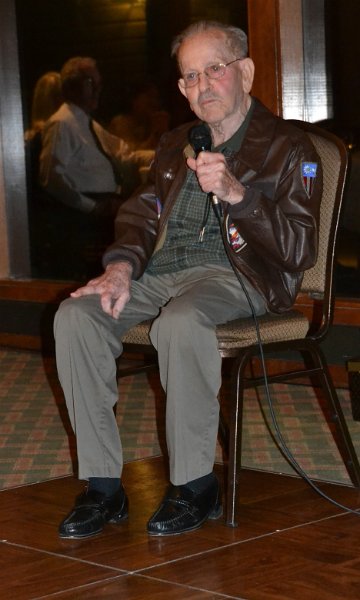 DSC_0194.JPG - Phil Adair tells of his exploits as a fighter pilot in WWII