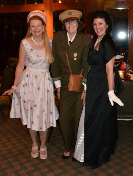 DSC_0199.JPG - Lynn Rogerson, Susan Myers, Tamara Ridenour