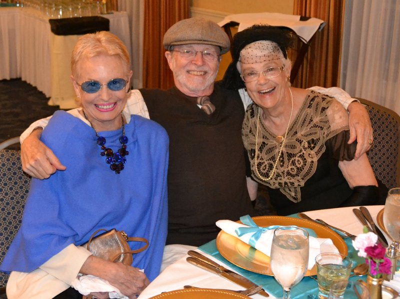 DSC_0004.JPG - Susan Woolfitt, Bill Wilcox and Robyn Burnham