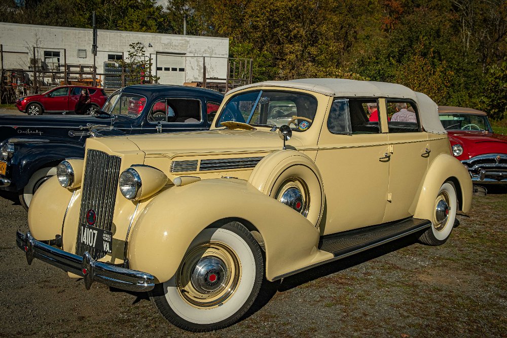037.jpg - Jim Ridenour’s 1939 convertible sedanPhoto by Raymond Boc