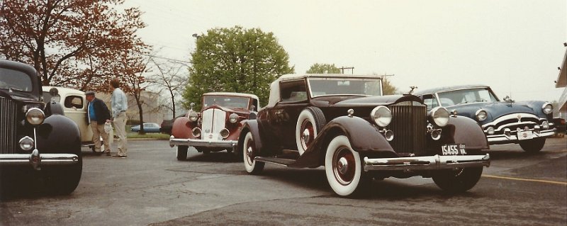 SCAN1048-001.JPG - Woolfitt's '34, followed by Bland's '36.  Sommers' '54 in back, Irwin's 39 at left, unknown white Packard behind Irwin.