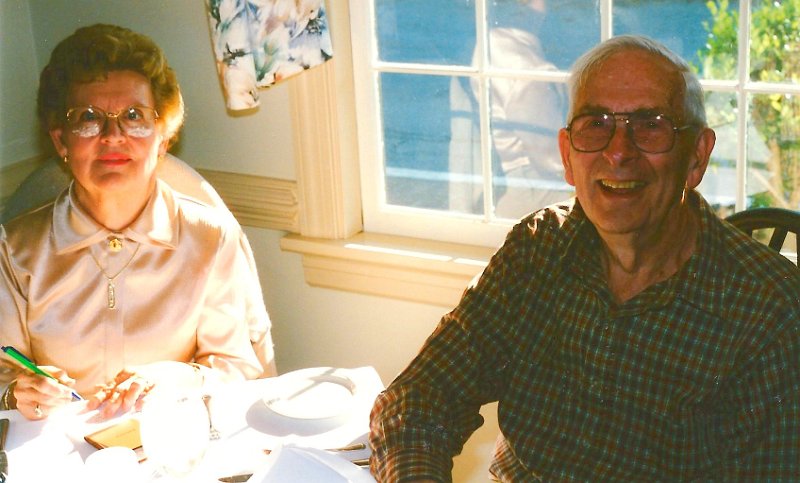 SCAN1101-001.JPG - Gussie and Bob Sommers