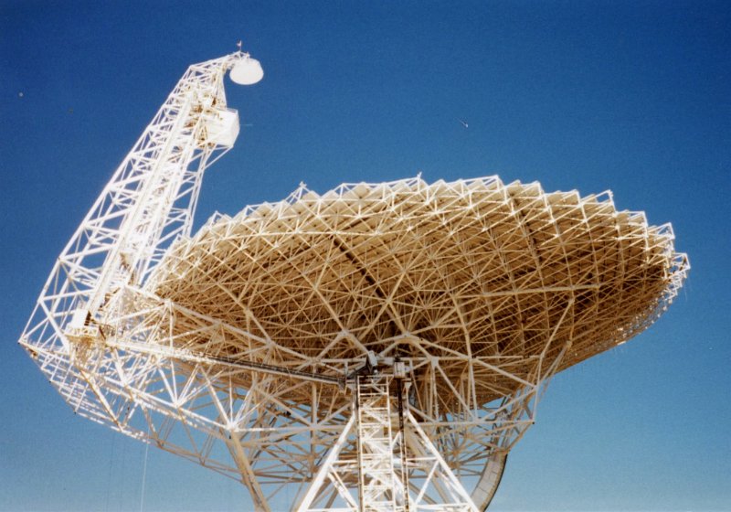 img890.jpg - The 330' diameter, 300' tall National Radio Astronomy Observatory telescope.