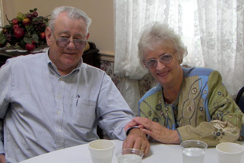 100_0656.jpg - Dick and Lore Stoltzfus