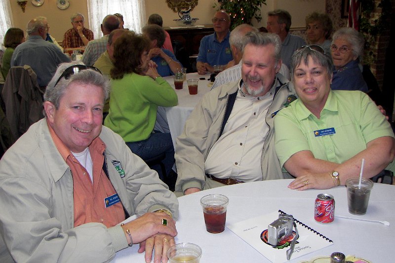 100_0663.jpg - Bill Johnson, Rod Hobbs and Sue Johnson