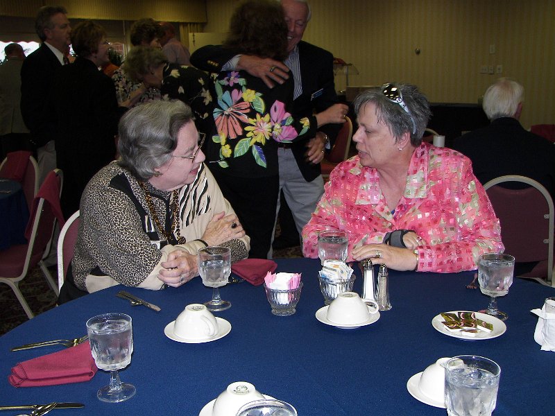 100_0814.jpg - Helen Tyler and Sue Johnson