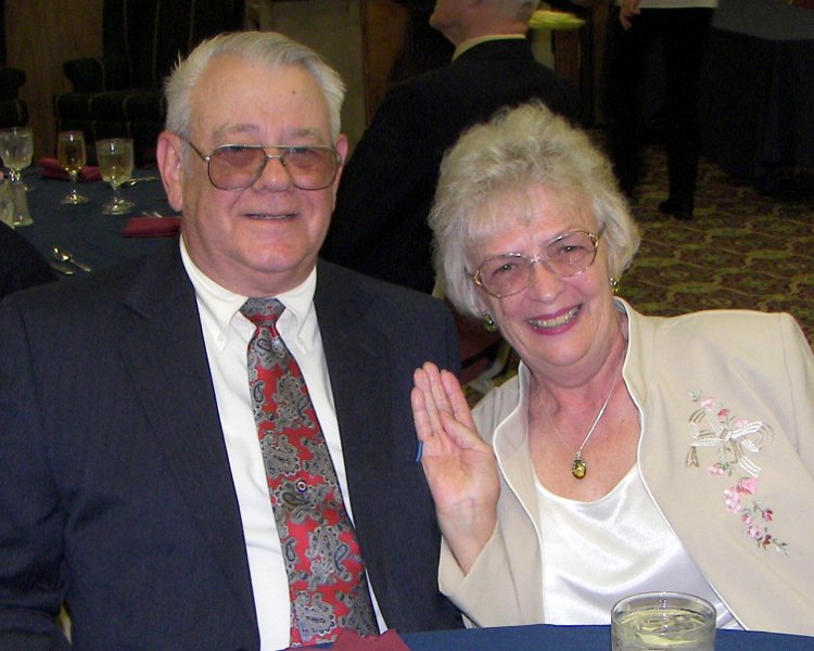 100_0831.jpg - Dick and Annelore Stoltzfus