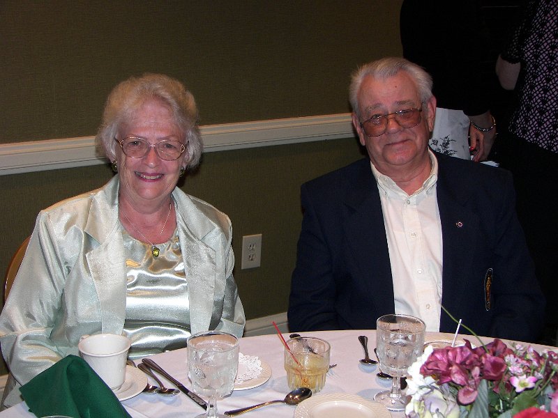 100_2715.jpg - Lore and Dick Stoltzfus
