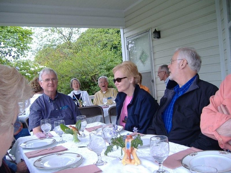 109.jpg - Front porch diners