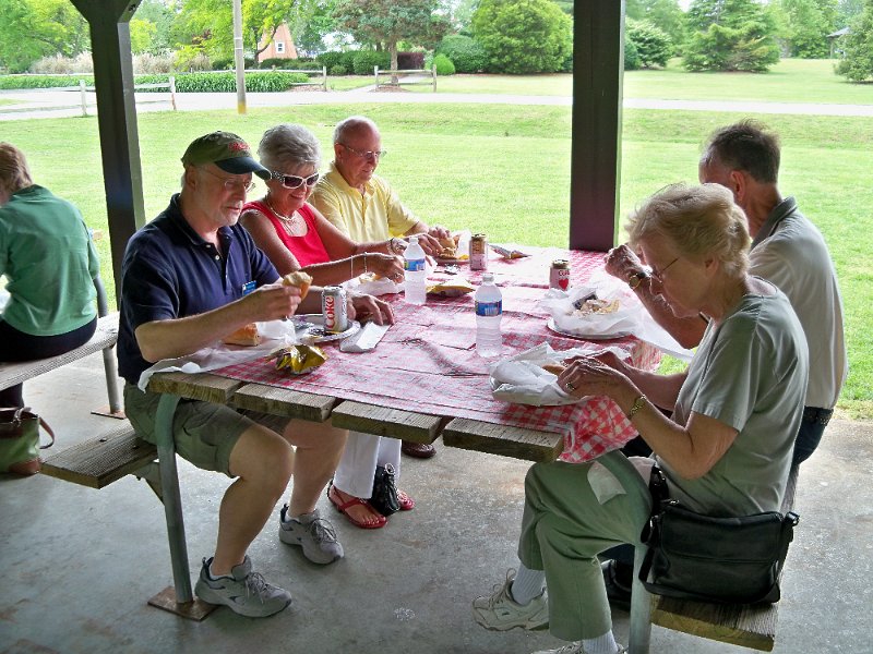 100_0713.JPG - Picnic lunch