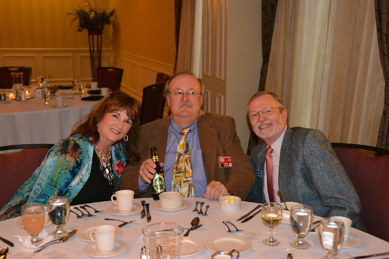 DSC_0241.JPG - Linda and Bob Pellerin, Bill Wilcox