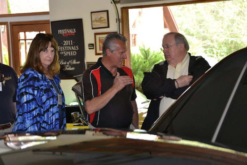 DSC_0269.JPG - Linda and Bob Pellerin with our host.
