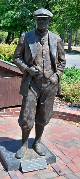 100_4231.JPG - Statue of Donald J. Ross, champion golfer and golf course architect.