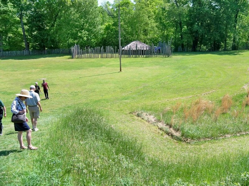 100_4245.JPG - Game pole in the center of the compound with another building in the rear