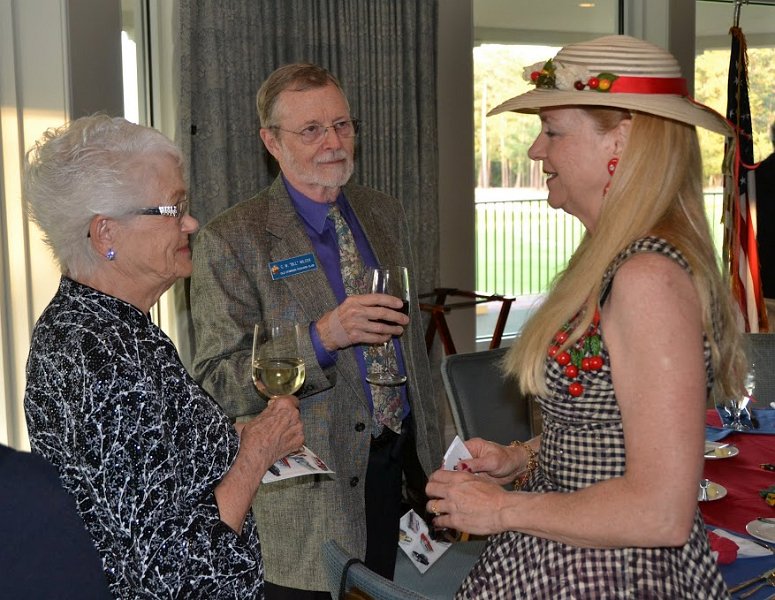DSC_0006.JPG - Robyn Burnham, Bill Wilcox and Lynn Rogerson