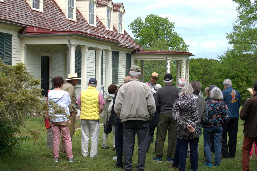 41.jpg - Members wait to go inside the Appomattox house.