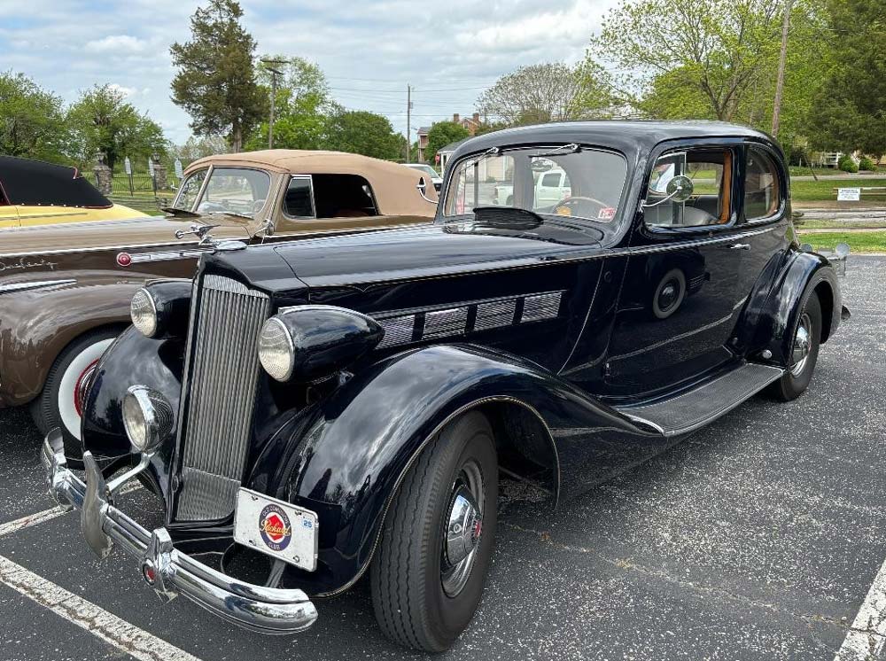 44.jpg - Gunther Hoyt’s 1937 Super Eight 5-passenger coupe.