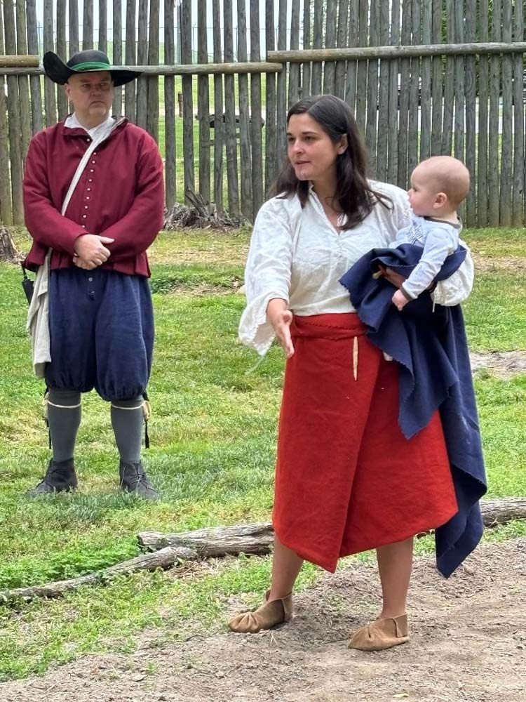 75.jpg - A Henricus Park docent describes how the local Indians farmed in the area.