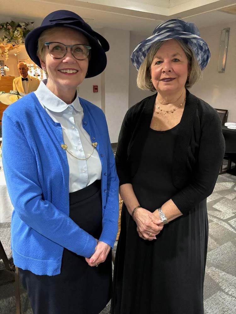 89.jpg - Donna Hatfield and Tina Pack.